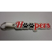 Sleutelhanger Hoopers BSB001 - wit kuntleer, rode tekst, zwarte hondenpootjes